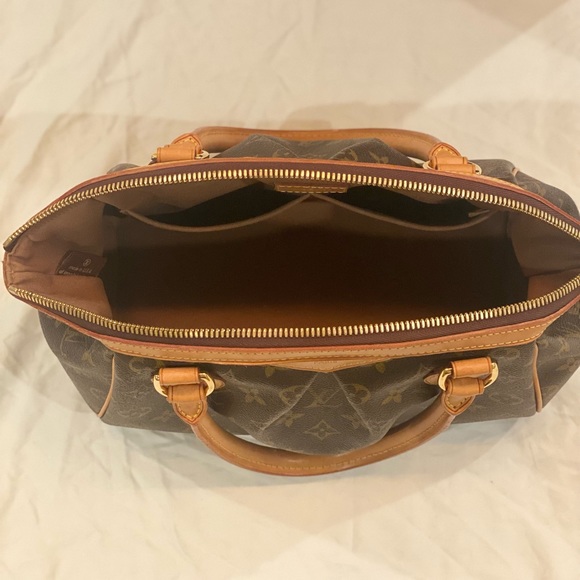 Louis Vuitton Tivoli PM Handbag - Picture 8 of 9